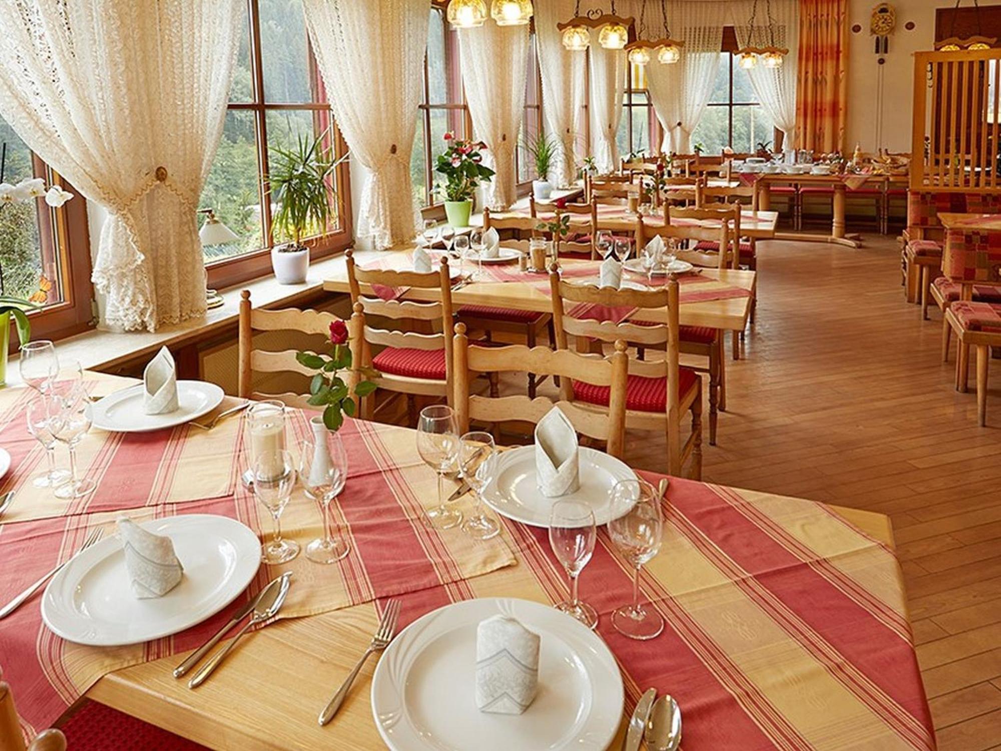 אנצקלושטרלה Gasthof-Pension Berghof מראה חיצוני תמונה